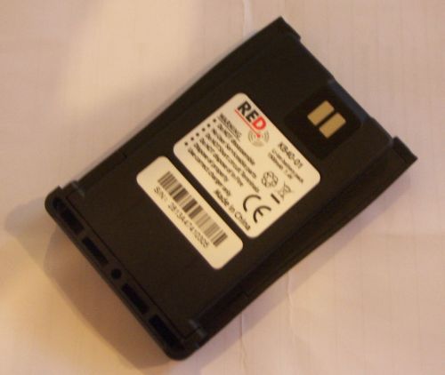 lynx-pt400-battery-kb40-01 A black Lynx PT400 and PT500 Battery Pack KB40-01 with a white label displaying specifications, barcode, and CE marking is photographed on a white surface.